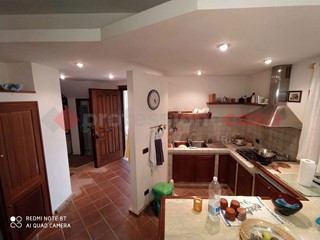 Villa in Vendita a Cervaro, 160'000€, 170 m²