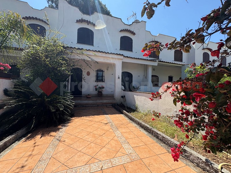 Villetta a schiera in Vendita a Terracina, 375'000€, 125 m², arredato