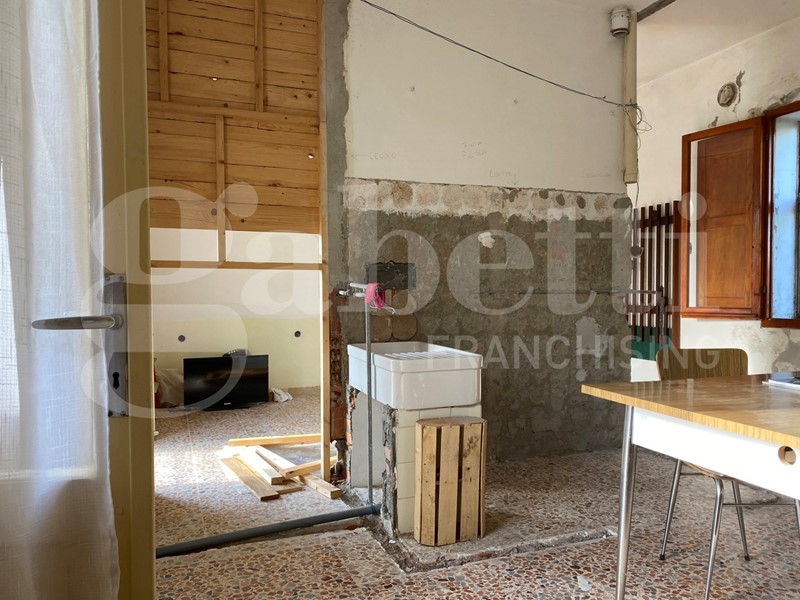 Appartamento in Vendita a Alto Reno Terme, 25'000€, 126 m²