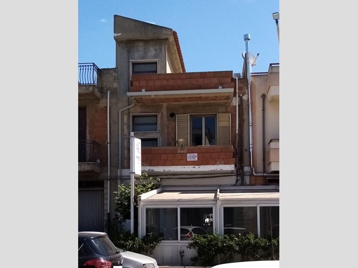 Appartamento in Vendita a Vittoria, zona Via Adua n.9/I, 230'000€, 280 m²
