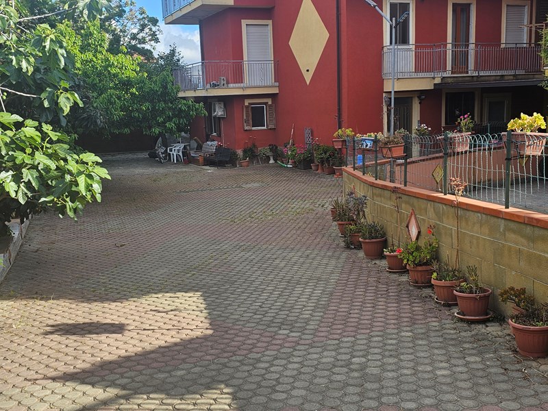 Appartamento in Affitto a Lamezia Terme, zona Via delle terme, 500€, 118 m², arredato