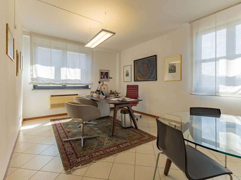 Ufficio in Affitto a Pisa, zona Ospedaletto, 1'300€, 90 m²