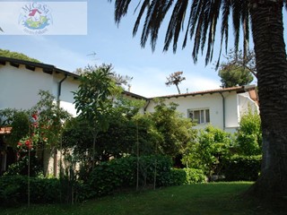 Villa in Vendita a Pisa, 900'000€, 400 m², con Box
