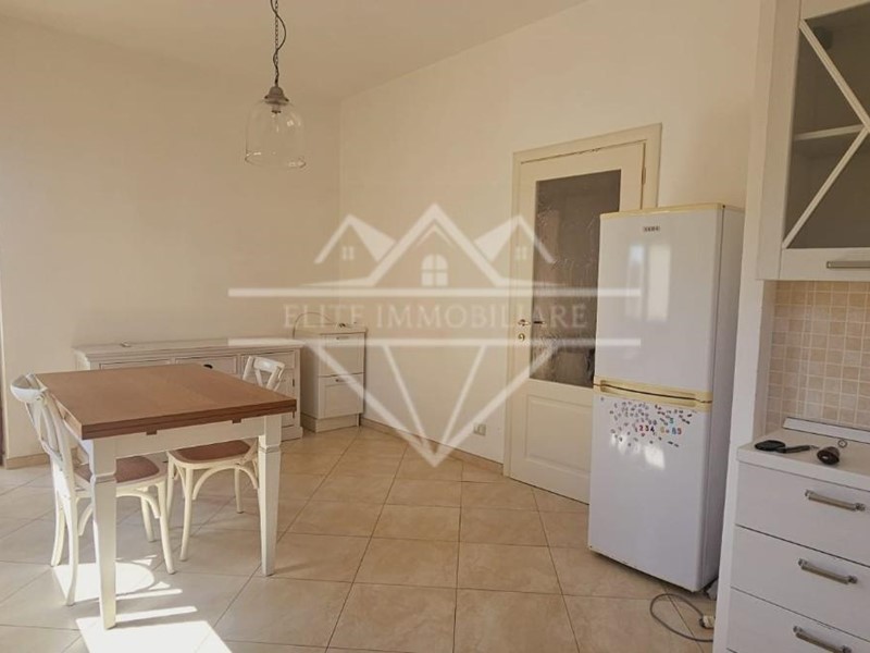 Appartamento in Vendita a Carrara, zona Avenza, 215'000€, 105 m², arredato