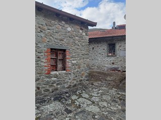 Casa Indipendente in Vendita a Comano, 60'000€, 120 m²