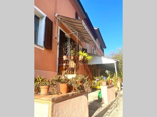 Casale in Vendita a Capannori, 90'000€, 75 m²