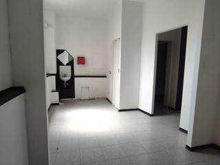Immobile commerciale in Vendita a Carrara, 30'000€, 56 m²