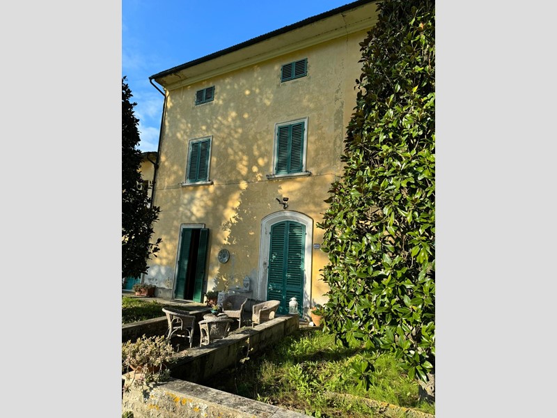 Villa in Vendita a Empoli, 560'000€, 500 m², con Box