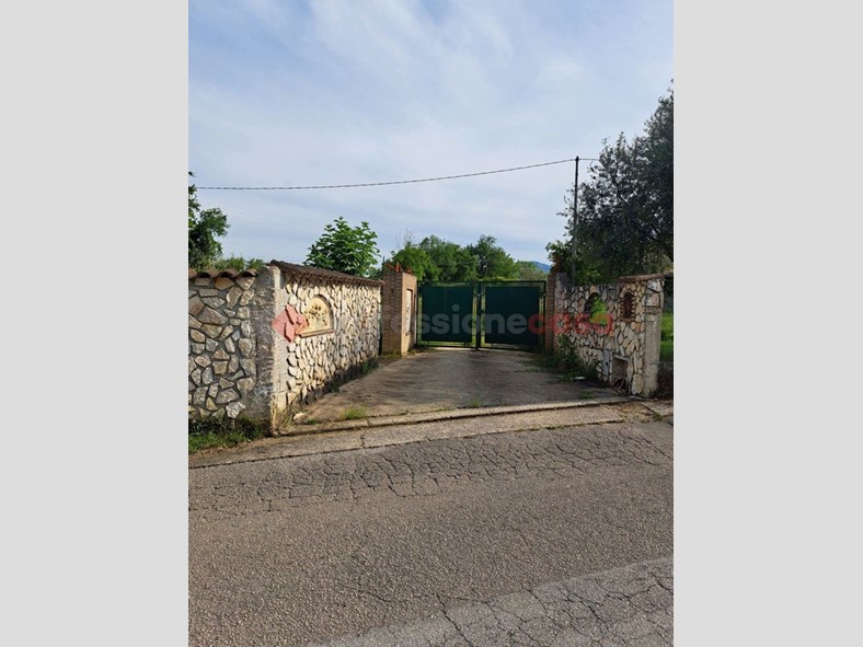 Villa bifamiliare in Vendita a Cassino, 110'000€, 130 m²