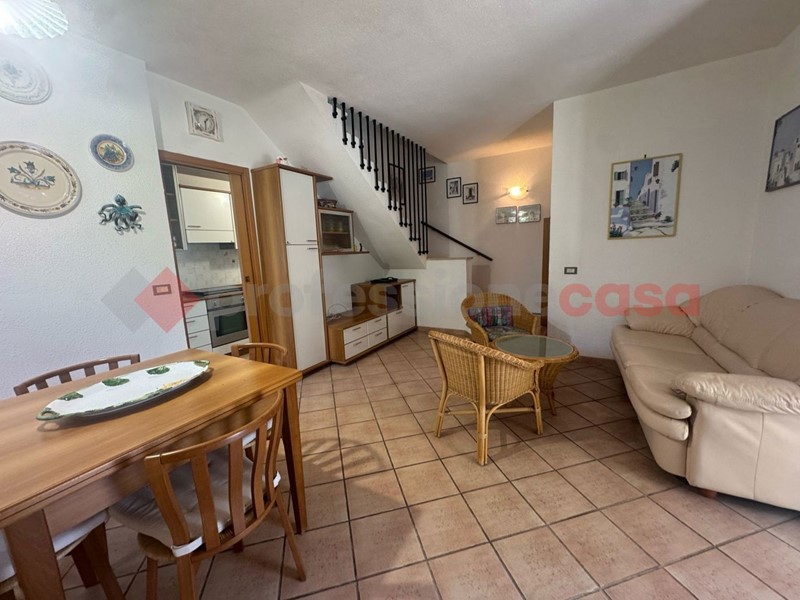 Villa in Affitto a Pulsano, 1'800€, 80 m², arredato