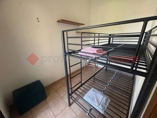 Villa in Affitto a Pulsano, 1'800€, 80 m², arredato