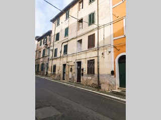 Appartamento in Vendita a Montelanico, 65'000€, 200 m²