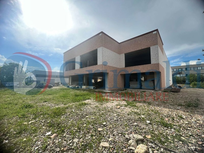 Capannone in Vendita a Perugia, 1322 m²