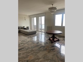 Appartamento in Vendita a Venezia, 170 m², con Box