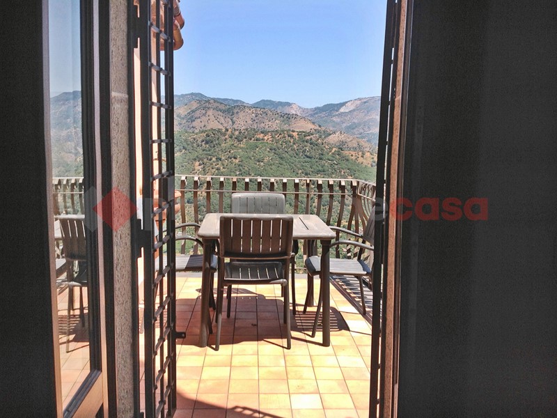 Casa Indipendente in Vendita a Castiglione di Sicilia, 130'000€, 80 m²