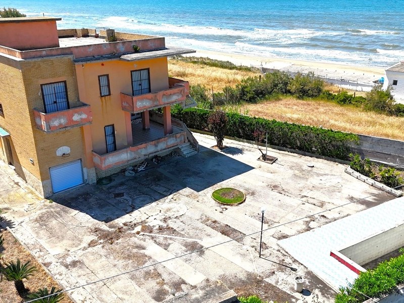 Villa in Vendita a Sessa Aurunca, zona Levagnole mare, 390'000€, 240 m²