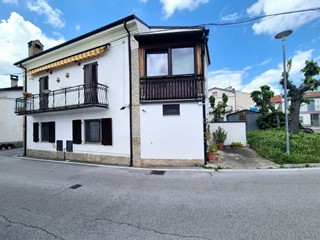 Casa Semi Indipendente in Vendita a Casacanditella, 95'000€, 130 m²