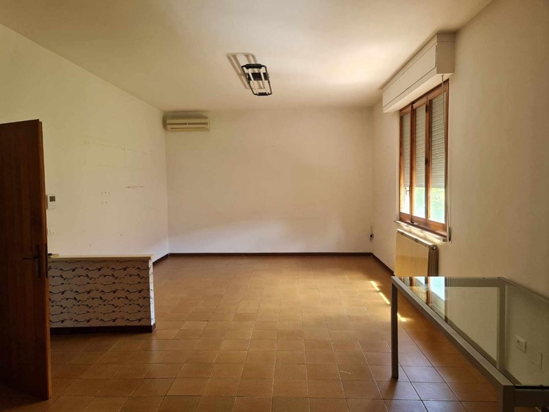 Ufficio in Affitto a Colle di Val D'Elsa, 600€, 100 m²