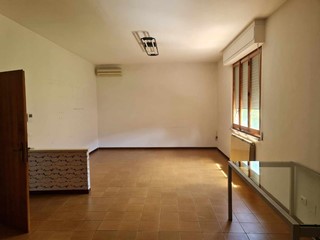 Ufficio in Affitto a Colle di Val D'Elsa, 600€, 100 m²