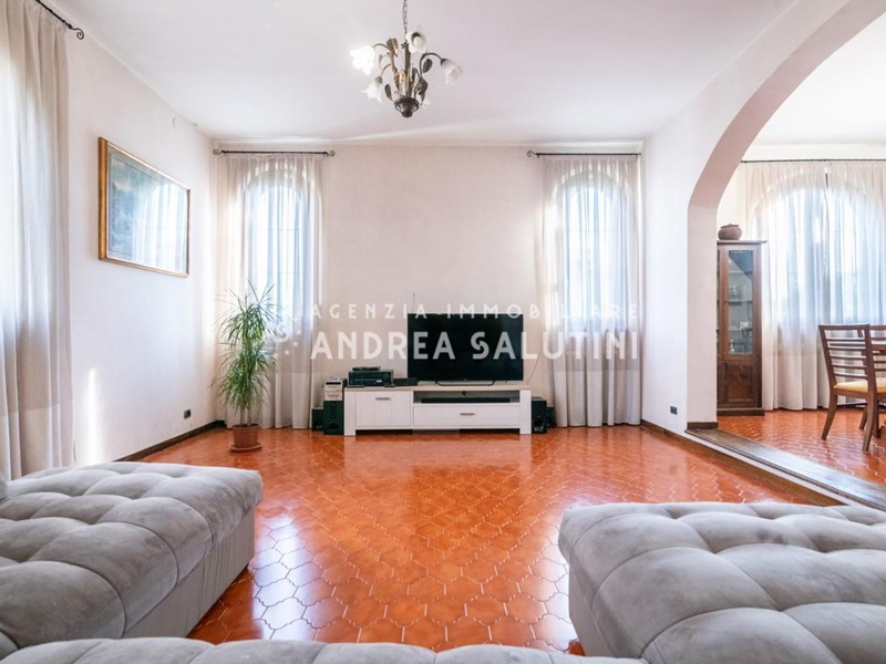 Villa bifamiliare in Vendita a Calcinaia, zona Oltrarno, 350'000€, 275 m², arredato
