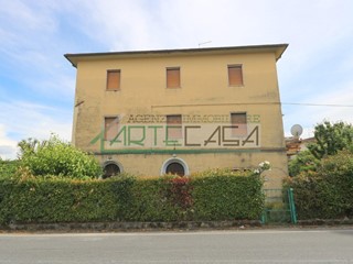 Casa Indipendente in Vendita a Buti, zona Cascine, 180'000€, 250 m², con Box