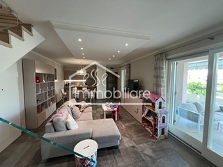 Attico in Vendita a Empoli, zona Ponzano, 550'000€, 109 m², arredato, con Box