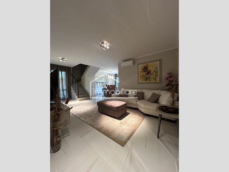 Attico in Vendita a Empoli, zona Cortenuova, 500'000€, 107 m², arredato, con Box