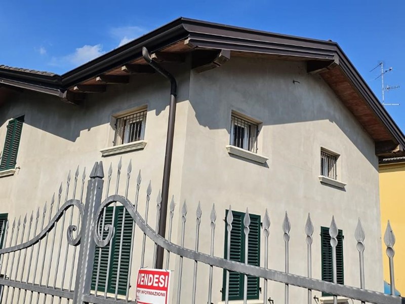 Villa bifamiliare in Vendita a Reggio Emilia, 840'000€, 460 m²