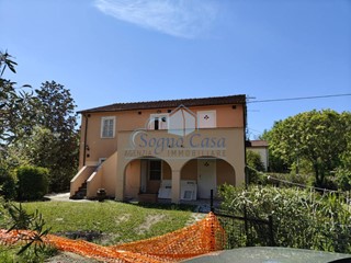 Casa Semi Indipendente in Vendita a Castelnuovo Magra, 230'000€, 108 m²