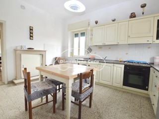 Villa bifamiliare in Vendita a Capannori, zona San Ginese, 200'000€, 230 m²