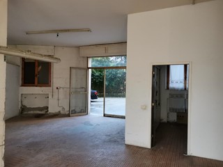 Immobile commerciale in Affitto a Poggibonsi, 750€, 100 m²