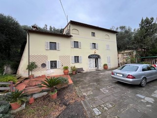 Casale in Vendita a Calci, 480'000€, 400 m²