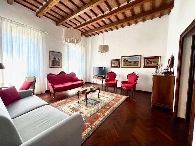 Appartamento in Vendita a Casciana Terme Lari, zona Perignano, 246'000€, 155 m²