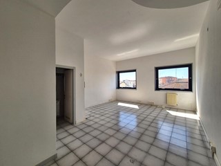 Ufficio in Affitto a Castelfranco di Sotto, 600€, 74 m²