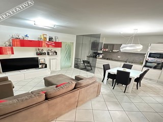 Bilocale in Vendita a Castelfiorentino, zona Petrazzi, 139'000€, 55 m², con Box