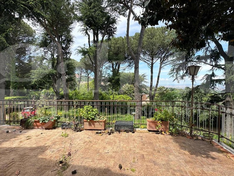 Casa Indipendente in Vendita a Monte Compatri, 480'000€, 352 m²