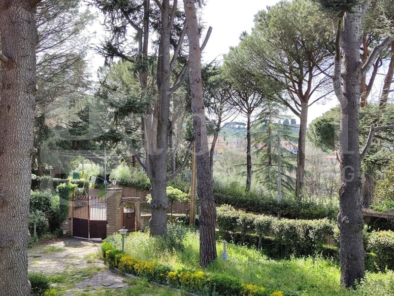 Casa Indipendente in Vendita a Monte Compatri, 480'000€, 352 m²