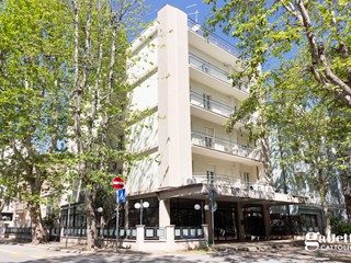 Attività commerciale in Vendita a Cattolica, 890'000€, 1400 m²