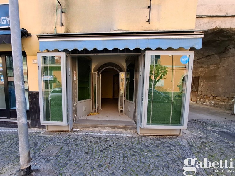 Negozio in Affitto a Pomigliano d'Arco, 400€, 30 m²