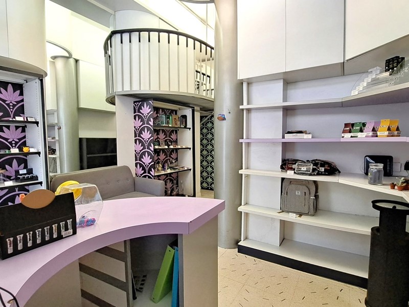 Negozio in Vendita a Casalecchio di Reno, 59'000€, 29 m², arredato