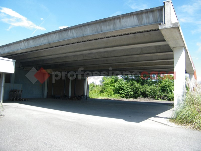 Capannone in Vendita a Divignano, 1'400'000€, 4250 m²