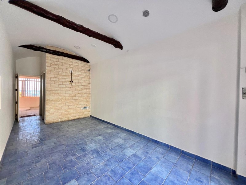 Negozio in Affitto a Pozzuoli, 950€, 44 m²