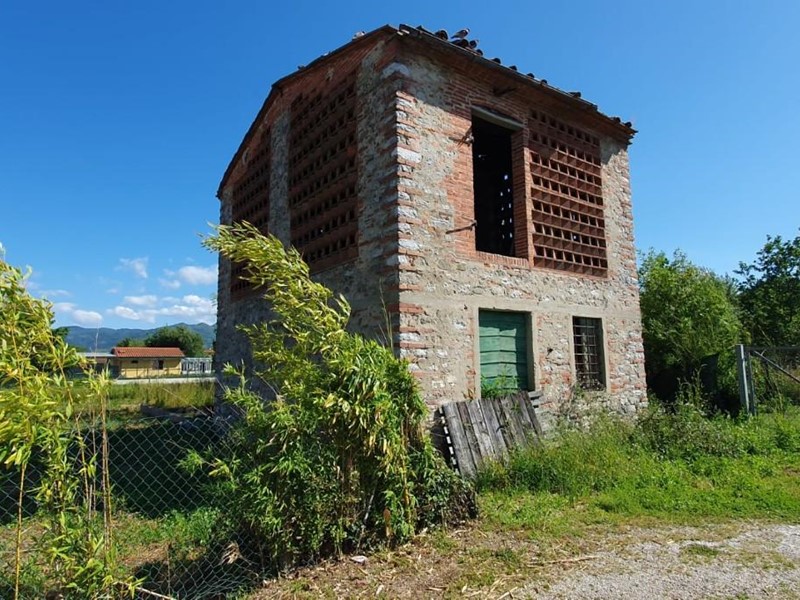 Casa di corte in Vendita a Capannori, zona Lammari, 70'000€, 70 m²