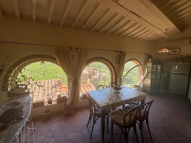 Casa Indipendente in Vendita a Calci, zona Montemagno, 230'000€, 180 m², arredato