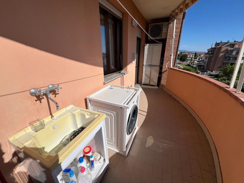 Trilocale in Vendita a Cecina, 215'000€, 70 m², arredato, con Box