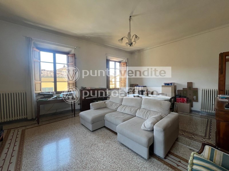 Trilocale in Affitto a Lucca, 1'200€, 100 m², arredato