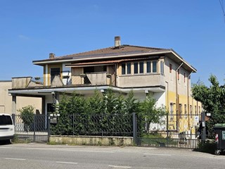 Ufficio in Vendita a Verona, 798'000€, 1350 m²