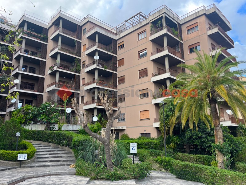 Appartamento in Vendita a Messina, 395'000€, 225 m²