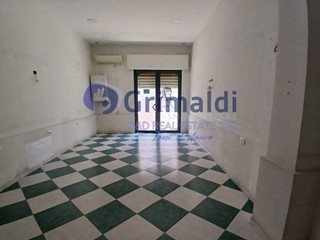 Negozio in Affitto a Bagheria, 550€, 65 m²