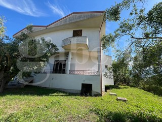 Casa Indipendente in Vendita a Calvi Risorta, 268'000€, 750 m²